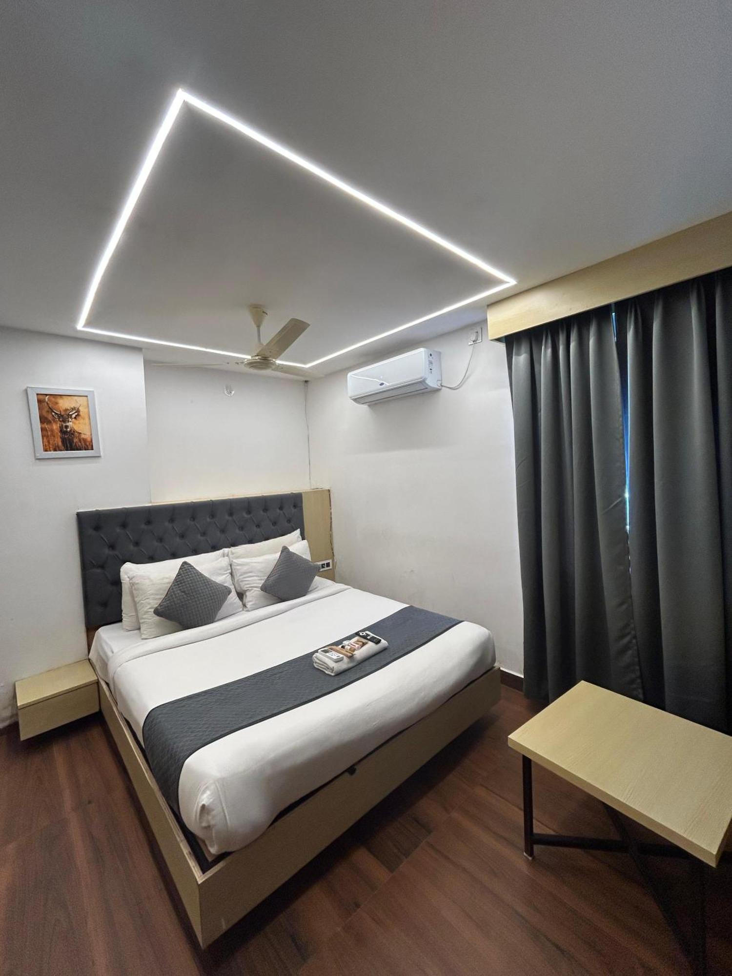 Wild Wings Premium Hotel Гайдарабад Екстер'єр фото