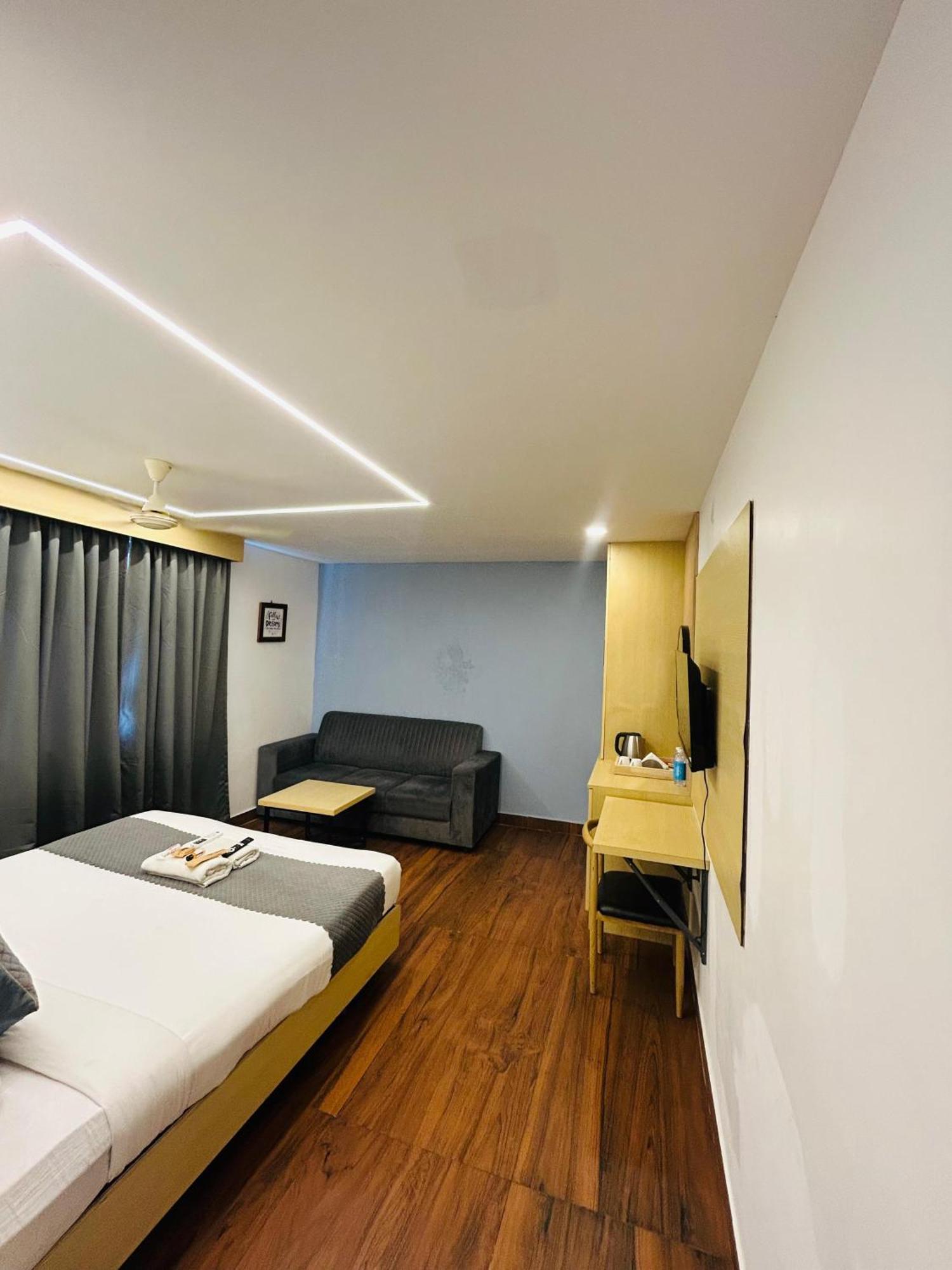 Wild Wings Premium Hotel Гайдарабад Екстер'єр фото