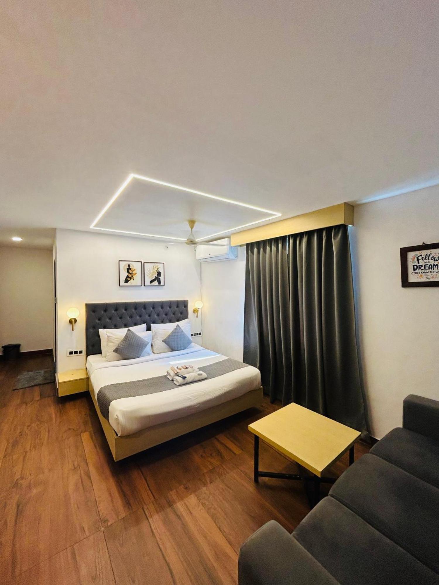 Wild Wings Premium Hotel Гайдарабад Екстер'єр фото