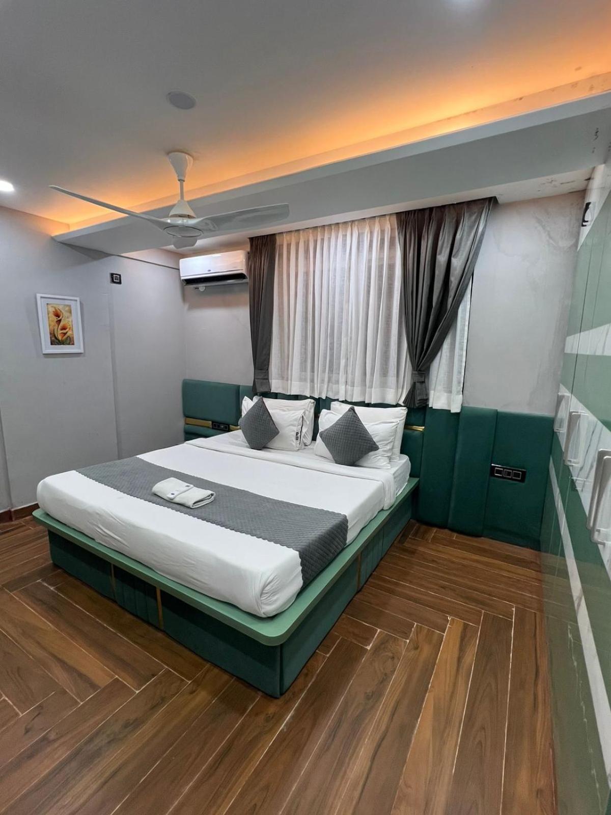 Wild Wings Premium Hotel Гайдарабад Екстер'єр фото
