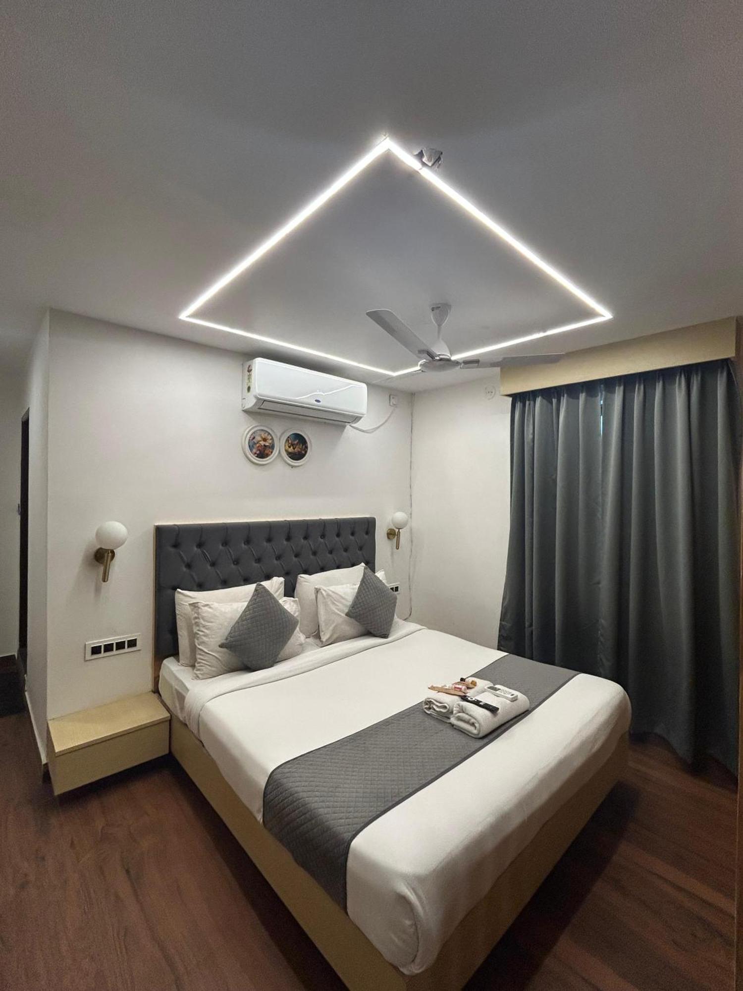 Wild Wings Premium Hotel Гайдарабад Екстер'єр фото