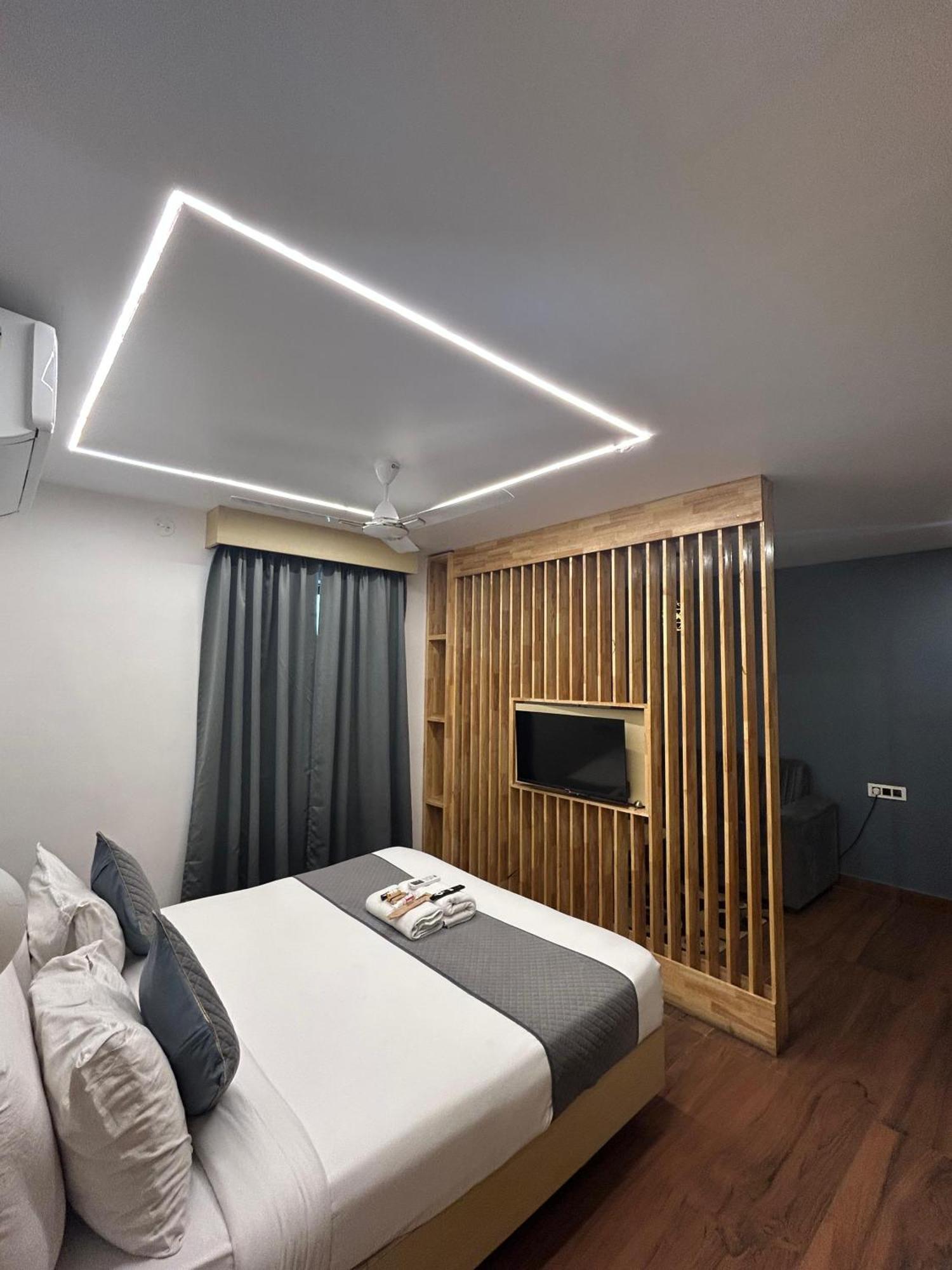 Wild Wings Premium Hotel Гайдарабад Екстер'єр фото